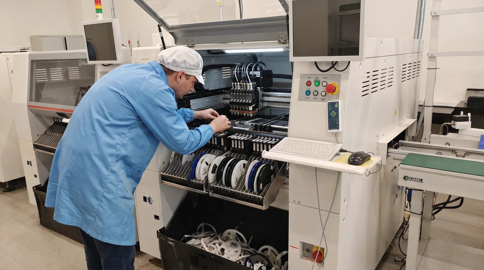 Hanwha pick and place machine feeder bank